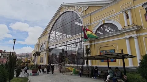 Road blockades decrease in Bolivia after agreement between union leaders and the 库存影片 326363580