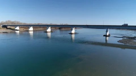 Road bridge over big river Видео 103192367