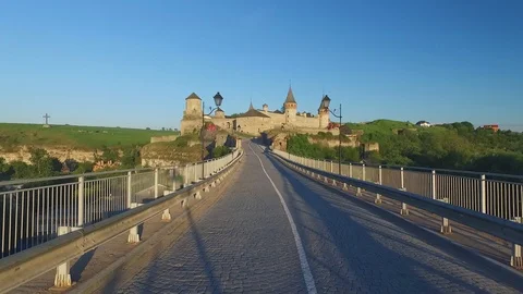 The road to the castle and the drone flies over the bridge Video stock 85510018