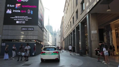 Road to the cathedral in Milan timelapse Stock Footage 314719356