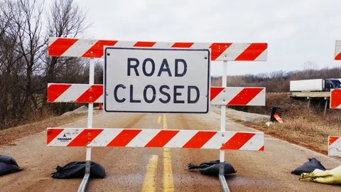 Road Closed sign slow move out Stock Footage 120951072