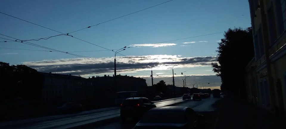 Road with Clouds background at dawn Foto stock
