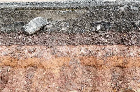 Road collapses.layer of soil beneath section Foto stock