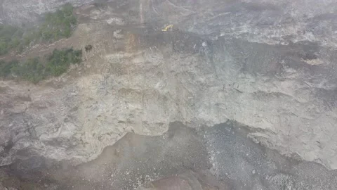 Road construction on the cliff Vídeos de archivo 171588765