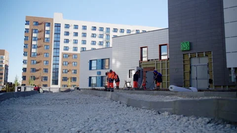 Road construction crew works to level crushed stone base Vídeos de archivo 332268685