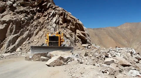 Road construction in Ladakh Video stock 40443301