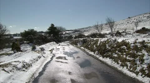 Road on Dartmoor In Snow Video stock 8908612