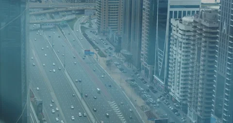 Road dense traffic on Sheikh Zayed road in Dubaï with pollution Stock Footage 171117716