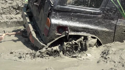 Off-road driving on muddy terrain 스톡 동영상 335223004