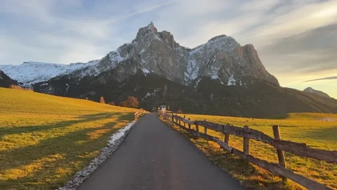 Road in front of the mountain Video stock 231510844