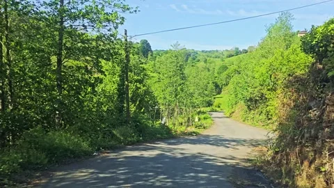 A road going up a. Vídeo Stock 282972896