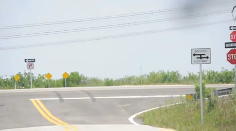 Road intersection with traffic 動画素材 6530342