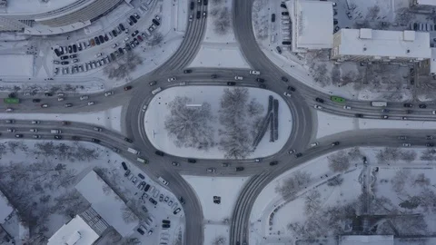 Road intersection in winter city Video stock 102100531