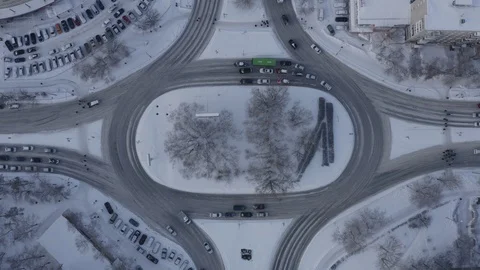 Road intersection in winter city Video stock 102100579