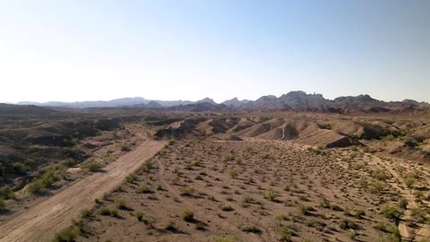 Road Leads Into Rugged Desert Vídeo Stock 209292276
