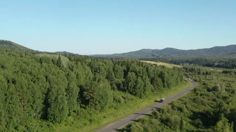 A road in a mountainous area Vidéo 230453224