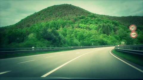 Road in mountains Vídeos de archivo 24577337