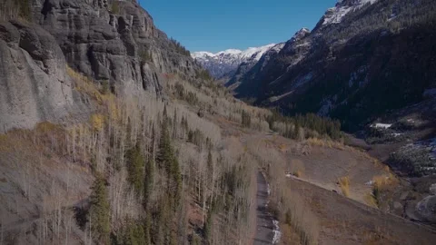 Road to the mountains 動画素材 305701943