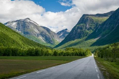 Road to the mountains 写真素材