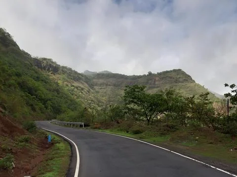 Road in to the mountains Stock Photos