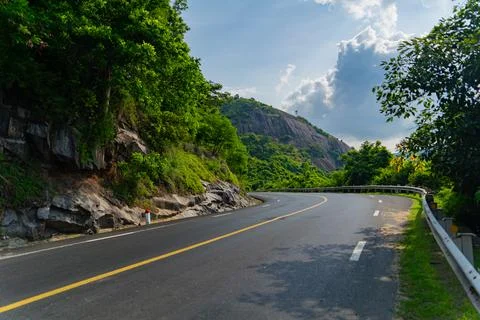 A road in the mountains. Фото