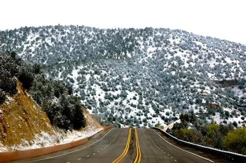 Road into the mountainside Fotos Stock