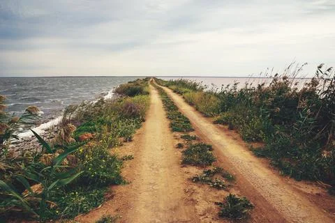 Road to nowhere - empty sand spit road through salt lake Stock-Fotos