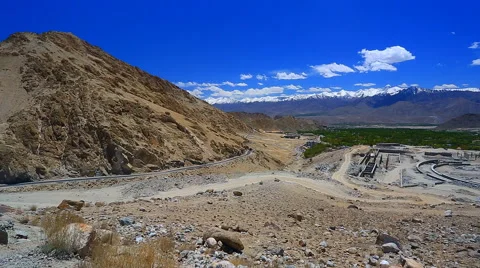 The road to the pass Kardungla Stock Footage 40513489