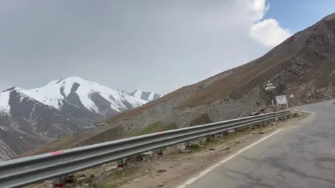 Road passing through mountains Stock-Footage 320218894