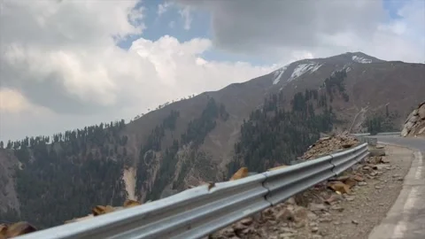 Road passing through mountains Stock-Footage 320219095