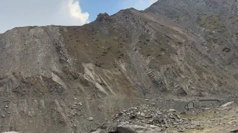 Road passing through mountains Stock-Footage 320219172