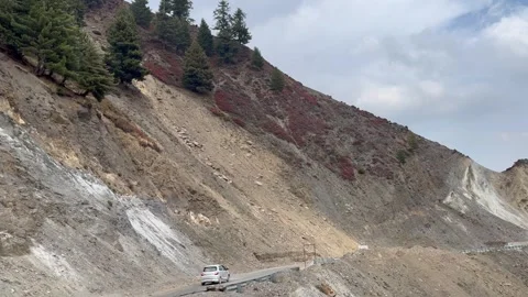 Road passing through mountains Stock-Footage 320219479