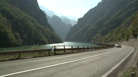 Road by the river Vidéo 8664673