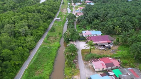 A road with a river running alongside it 動画素材 318095571