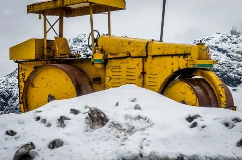 A road roller for constructing roads through the Himalayas in heavy snow at S Stock Photos