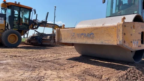 A road roller rolls sand. Video stock 201296030