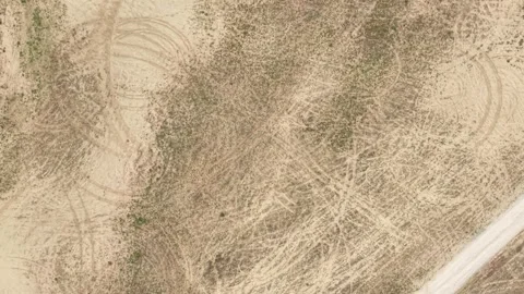 Off‑Road Sand Trails – Wide Top Down Forward Flight Over Track Patterns Vídeo Stock 335952983