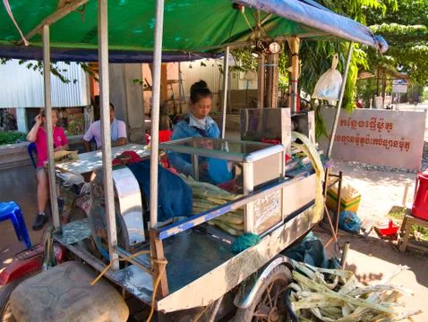 A road side sugar cane juice seller prepares juice on Silk Island / Koh Dach Stock Photos