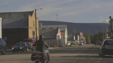 Road in a small, western town. Видео 69208433