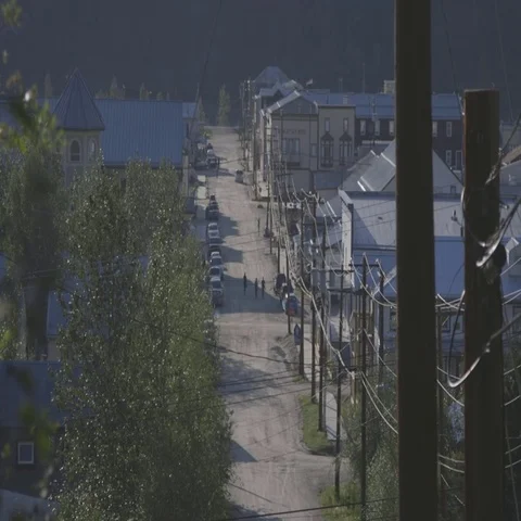 Road in a small, western town. Видео 69292327