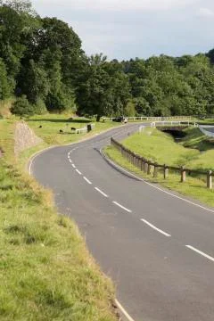 Road through Hutton le Hole Village, North York Moors, Yorkshire Stock Photos