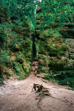 Road through mountain formations Stock-Fotos