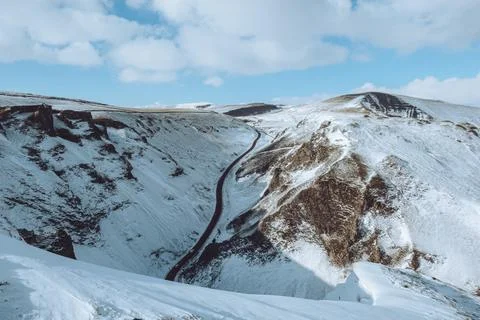 Road through a snowy pass Foto stock