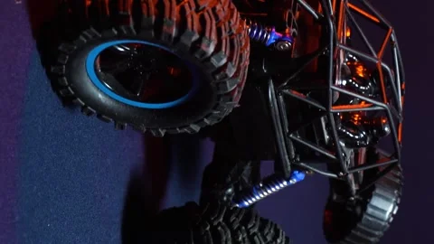 Off-road toy car 스톡 동영상 327389568