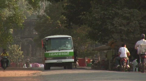 Road traffic to Angkor Stock-Footage 536549