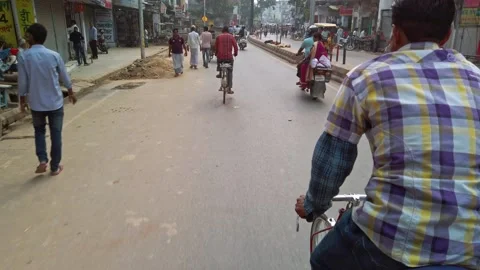 Road traffic on the crowded streets of Varanasi. Stock Footage 134184397