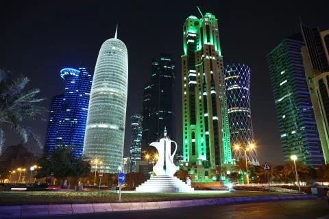 Road traffic in financial centre in Doha, Qatar Fotos Stock