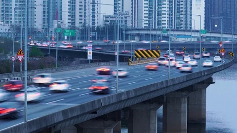 Road Traffic Vídeo Stock 106714910