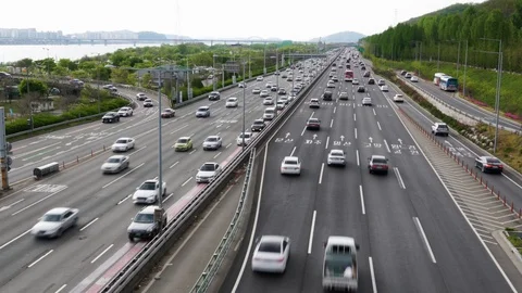 Road Traffic Vídeo Stock 107126177