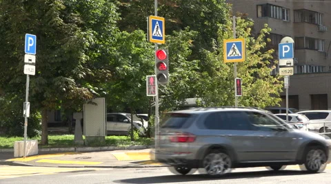 Road. Traffic light. Parking. Video stock 54587942